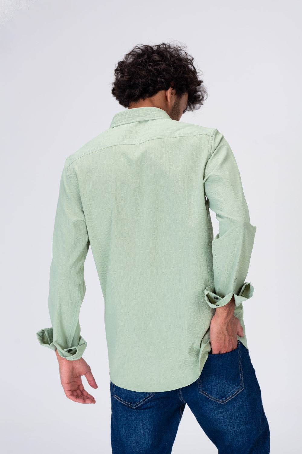 قميص رجالي بقصة عادية أساسي سادة مع خامة مريحة