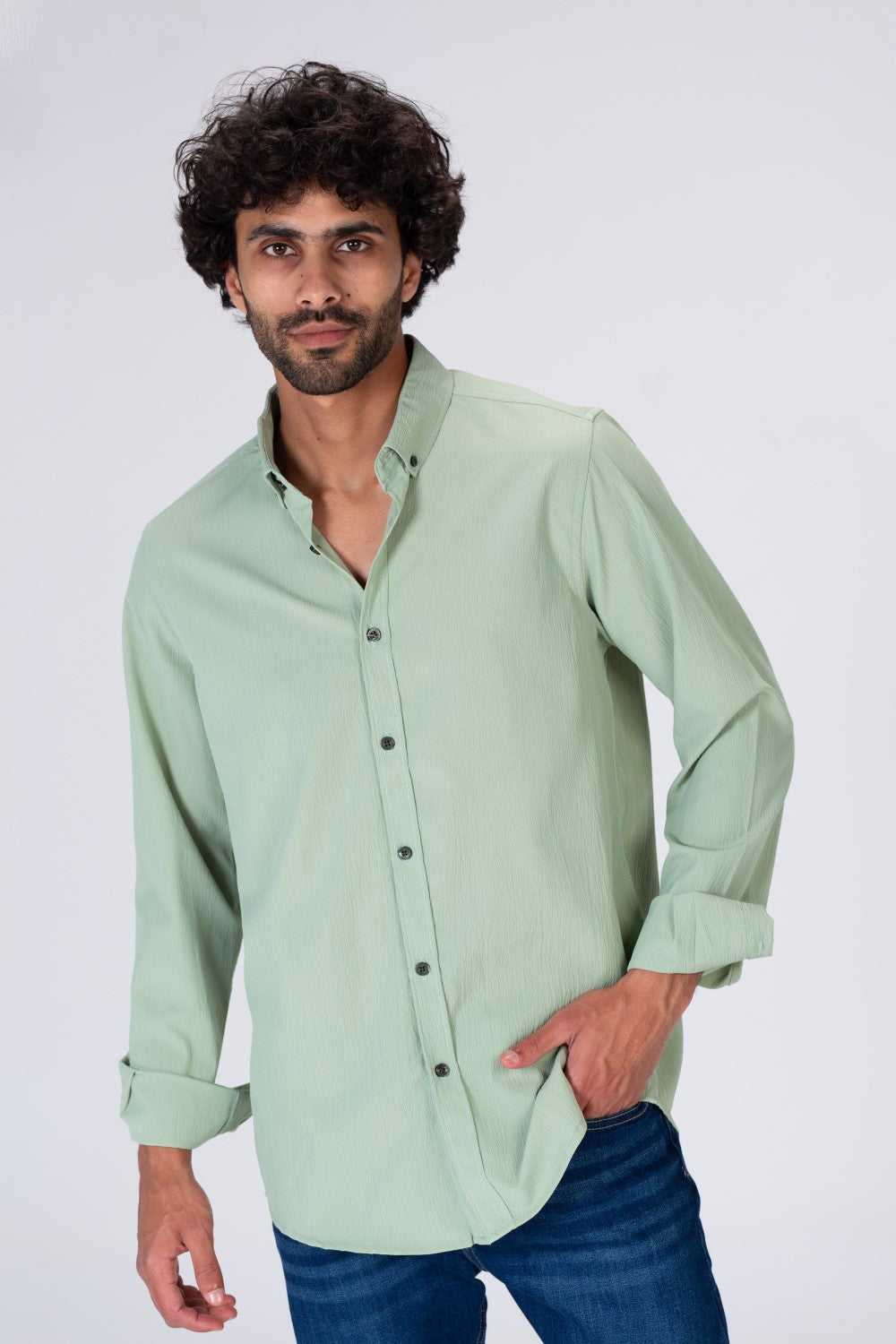 قميص رجالي بقصة عادية أساسي سادة مع خامة مريحة