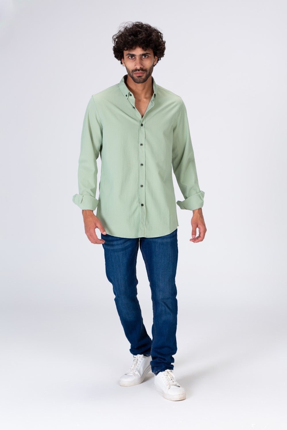 قميص رجالي بقصة عادية أساسي سادة مع خامة مريحة