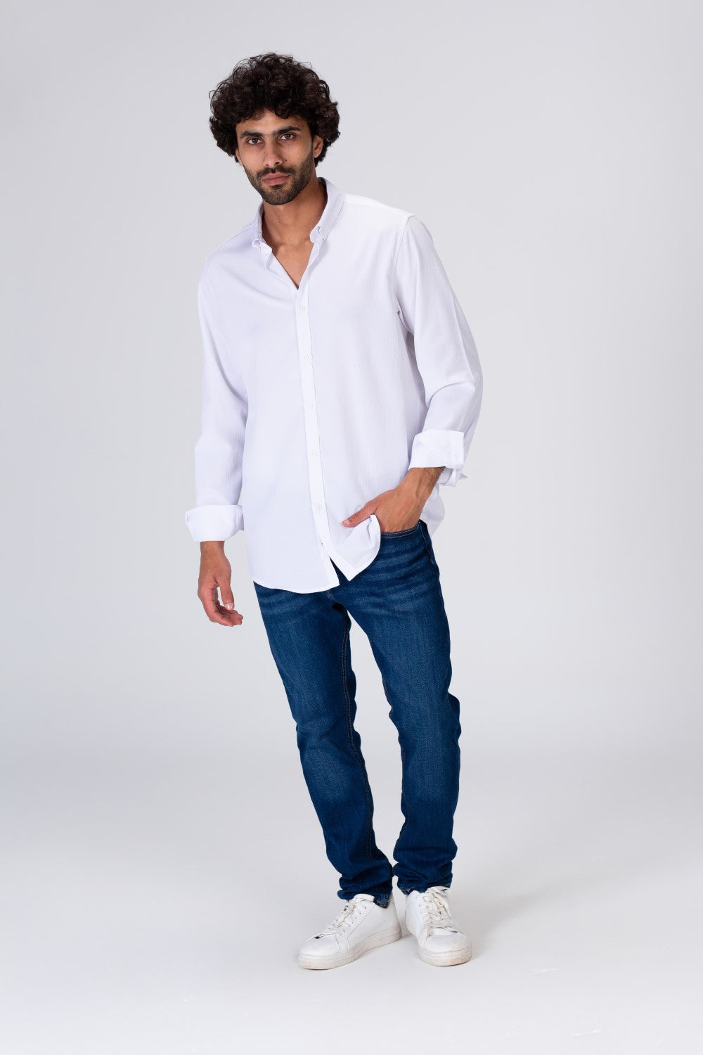 قميص رجالي بقصة عادية أساسي سادة مع خامة مريحة