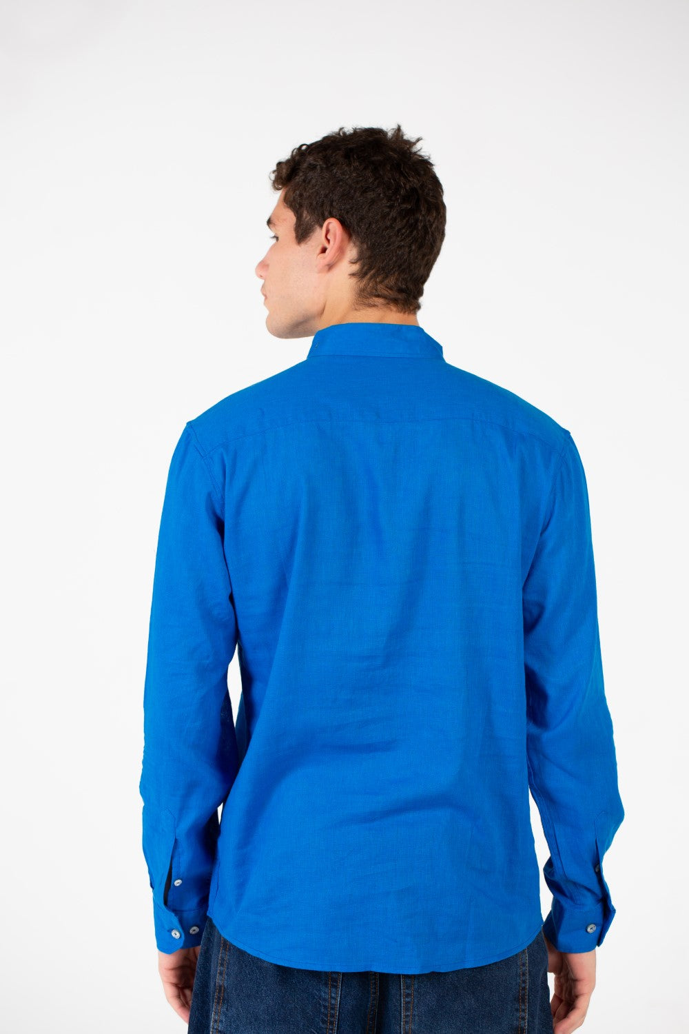 قميص رجالي أساسي كتان بأكمام طويلة