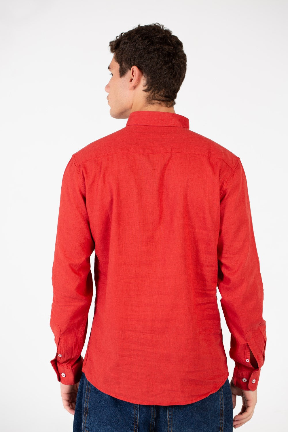 قميص رجالي أساسي كتان بأكمام طويلة