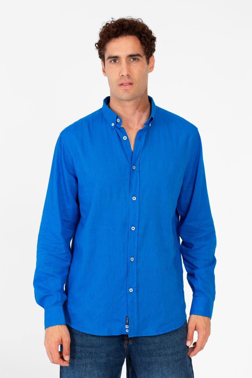 قميص رجالي أساسي كتان بقصة عادية