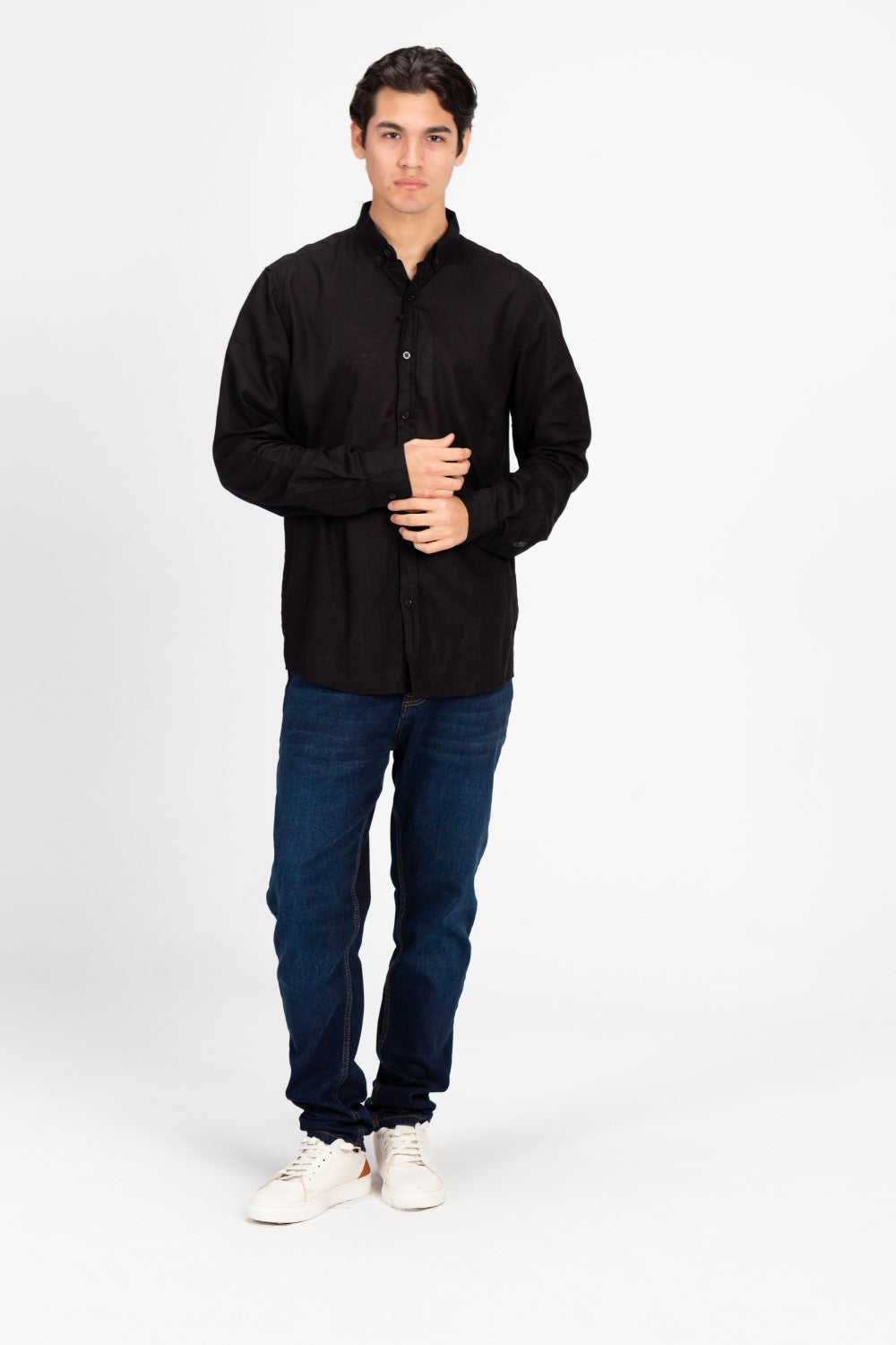 قميص رجالي أساسي كتان بقصة عادية