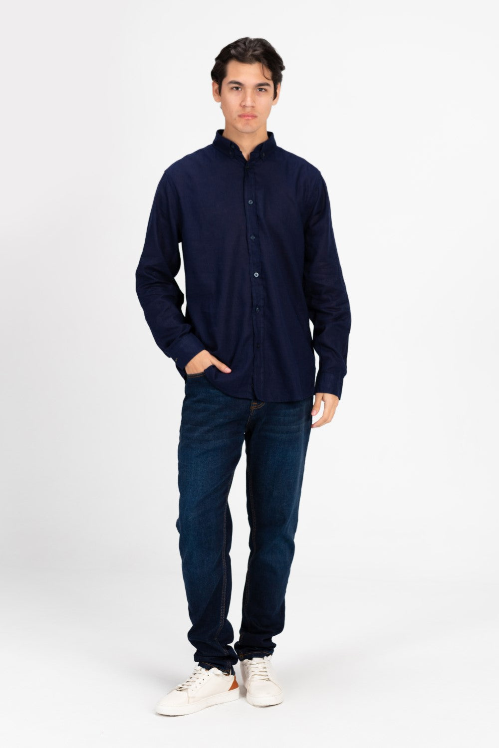 قميص رجالي أساسي كتان بقصة عادية