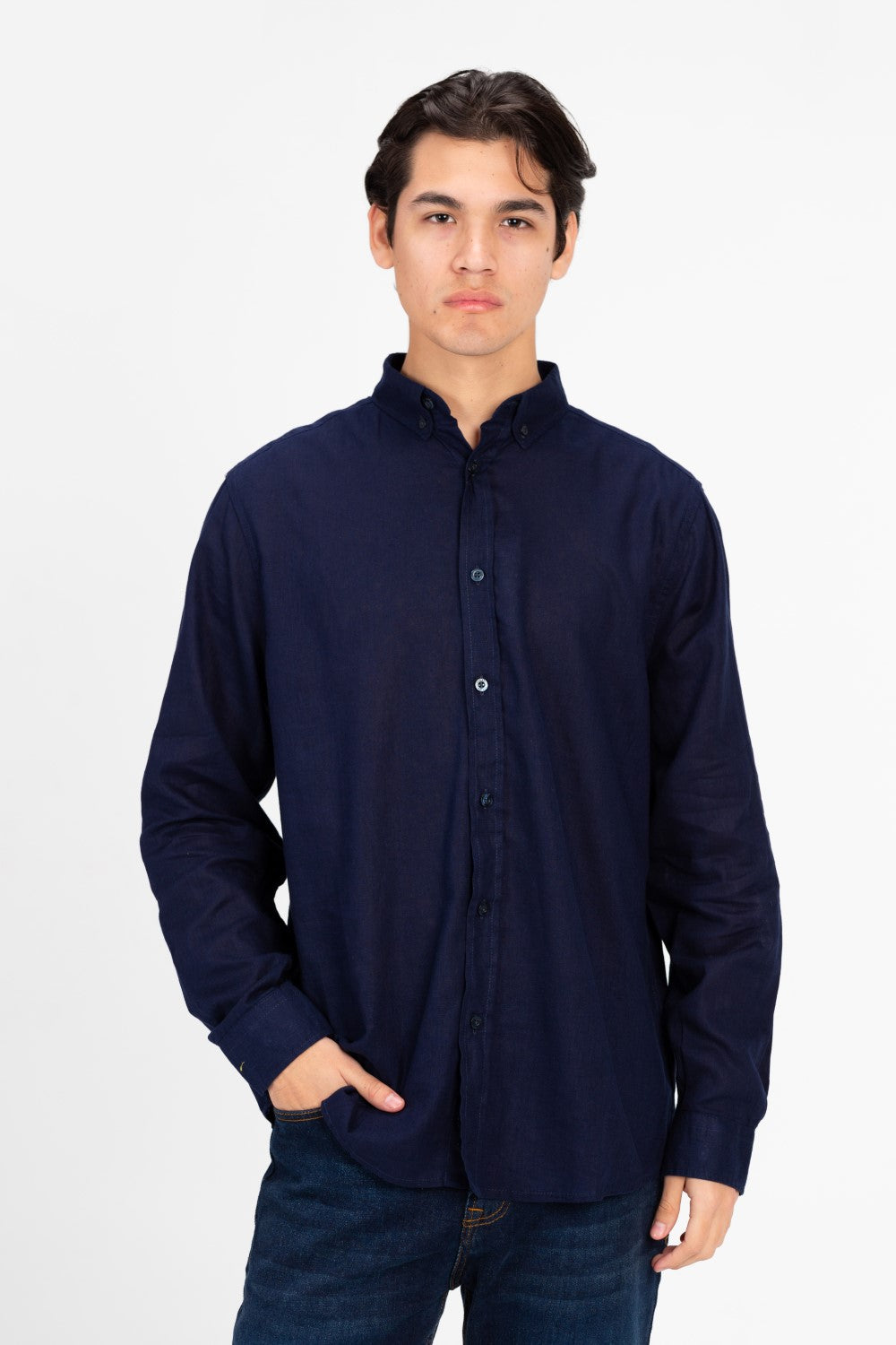 قميص رجالي أساسي كتان بقصة عادية