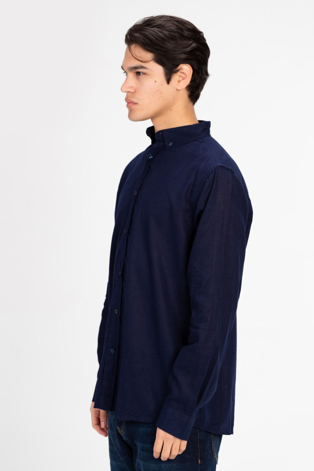 قميص رجالي أساسي كتان بقصة عادية