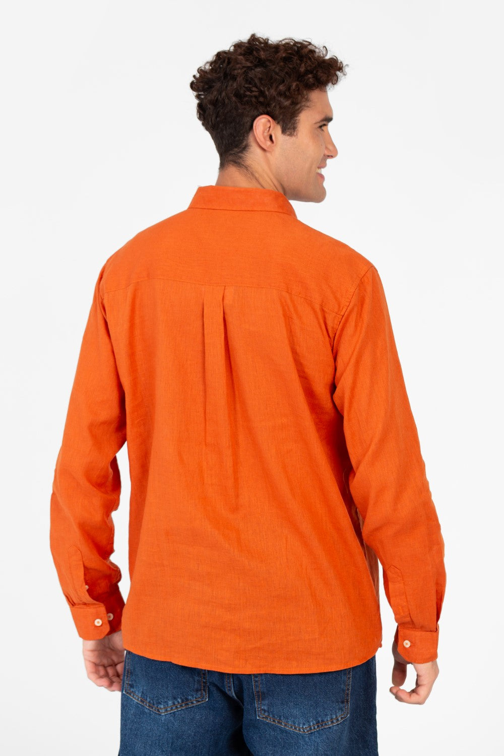 قميص رجالي أساسي كتان بقصة عادية