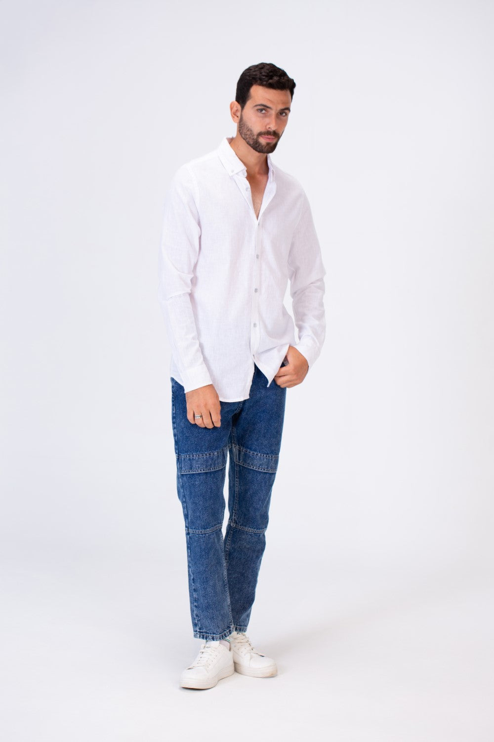 قميص رجالي أساسي Slim Fit بأكمام طويلة من خامة كتان مريحة