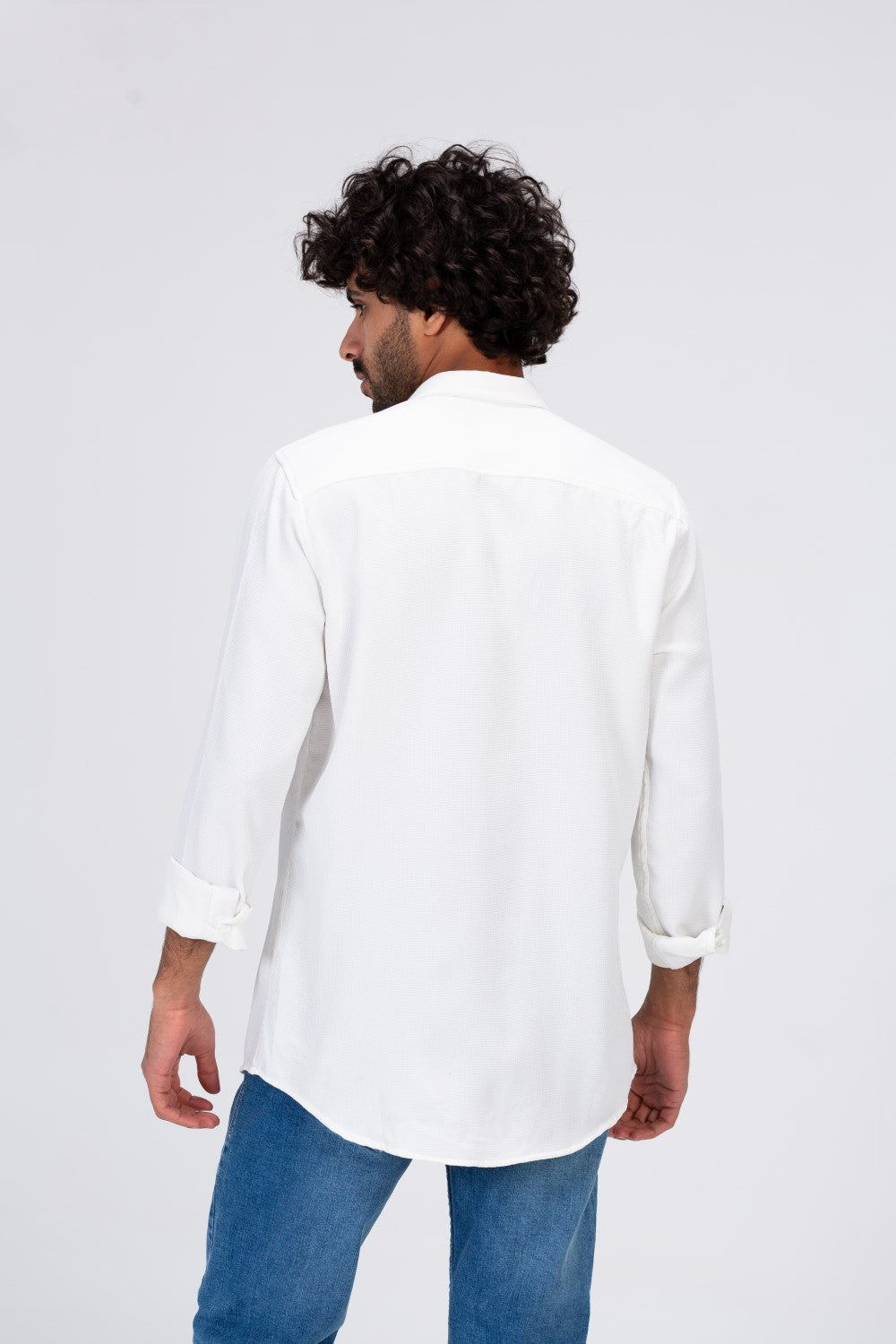 قميص رجالي أساسي بأكمام طويلة وياقة وخامة مريحة للاستخدام اليومي