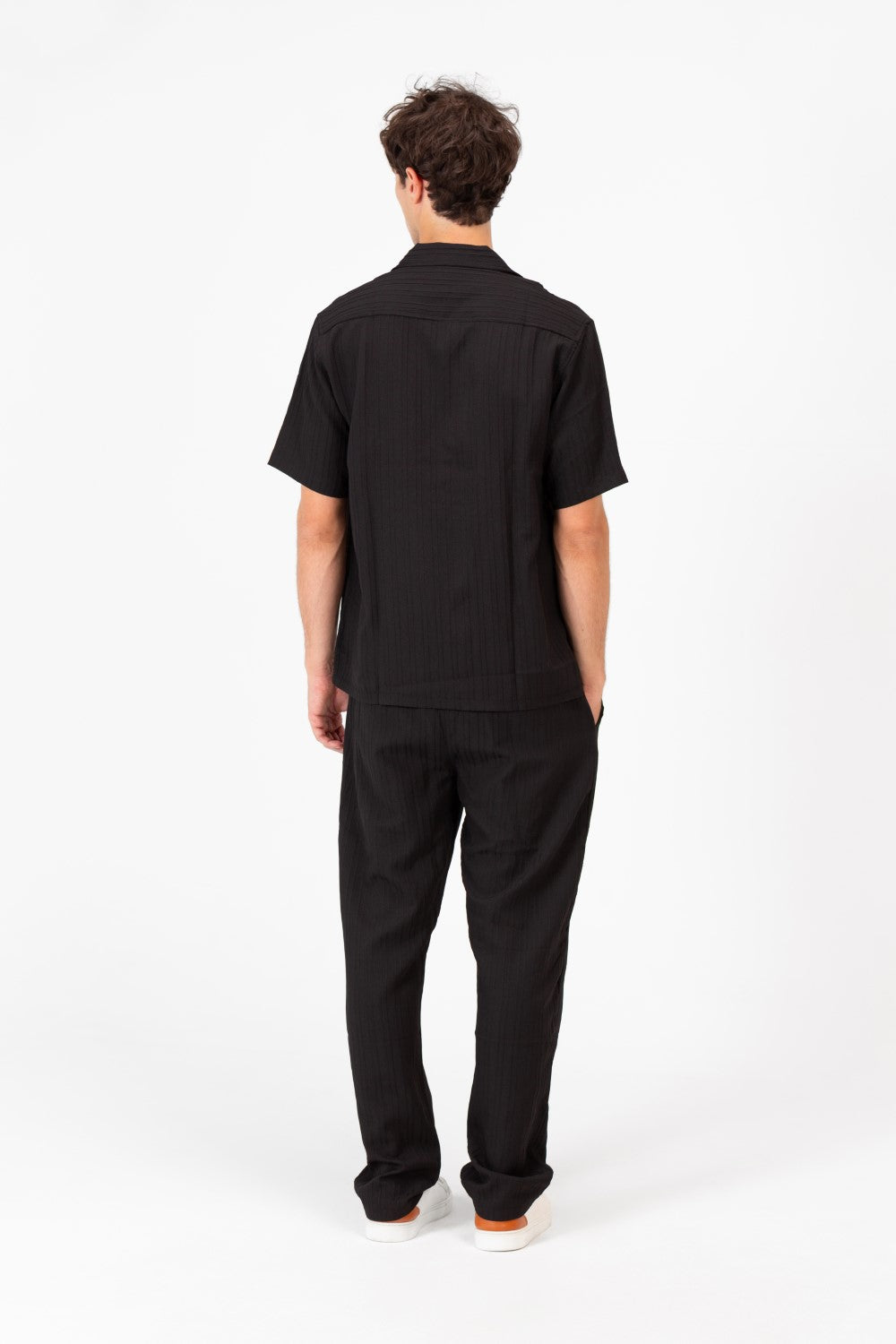 طقم رجالي من الكتان سليم فيت قابل للتنفس