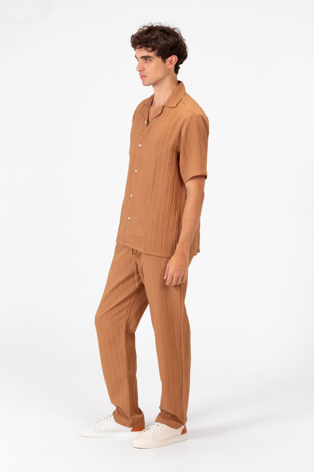 طقم رجالي من الكتان سليم فيت قابل للتنفس