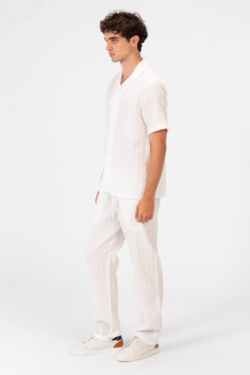 طقم رجالي من الكتان سليم فيت قابل للتنفس