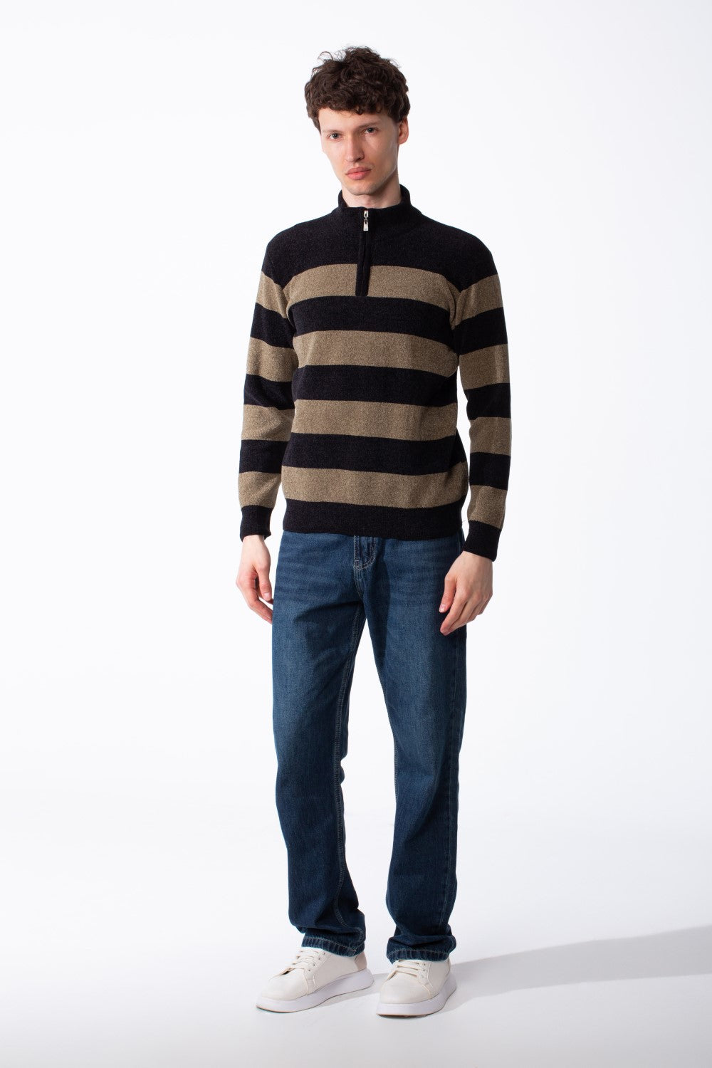 بلوفر رجالي Slim Fit بنصف سحاب معدني ونمط مخطط جريء وأساور مضلعة