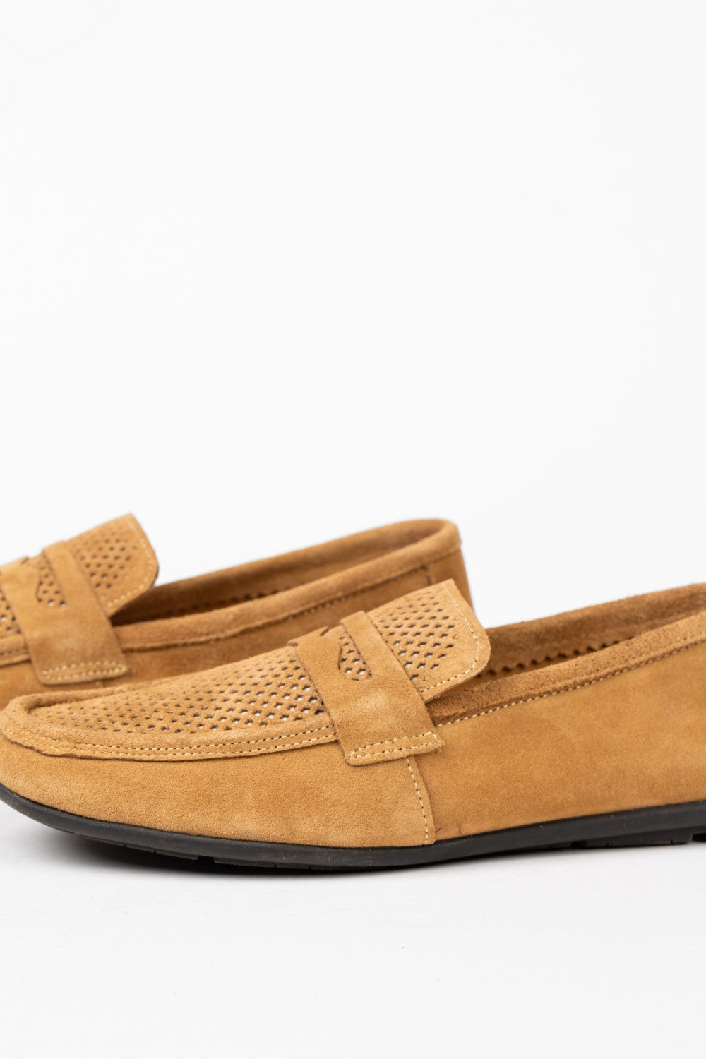 Men’s Tomato Store Perforated Suede Loafers Flexible Low-Profile Shoes