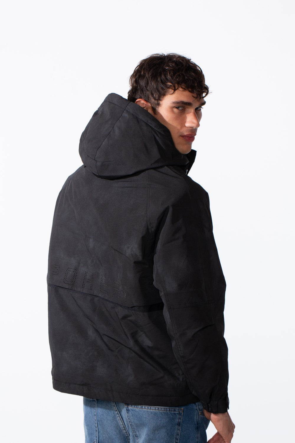 جاكيت مقاوم للماء بغطاء رأس وجيوب أمامية للرجال