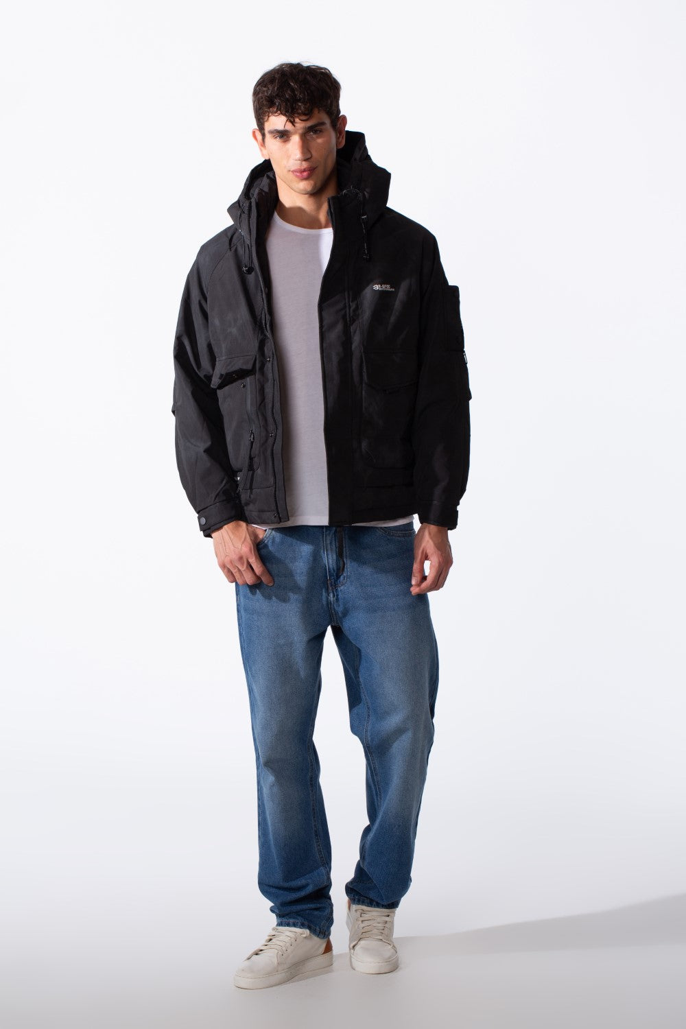 جاكيت مقاوم للماء بغطاء رأس وجيوب أمامية للرجال