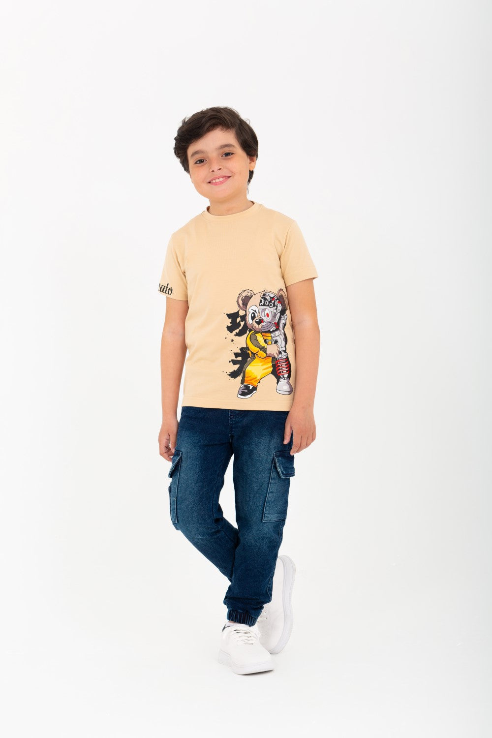 Boys' half-sleeved T-shirt made of soft cotton with a round neck and a distinctive front print
