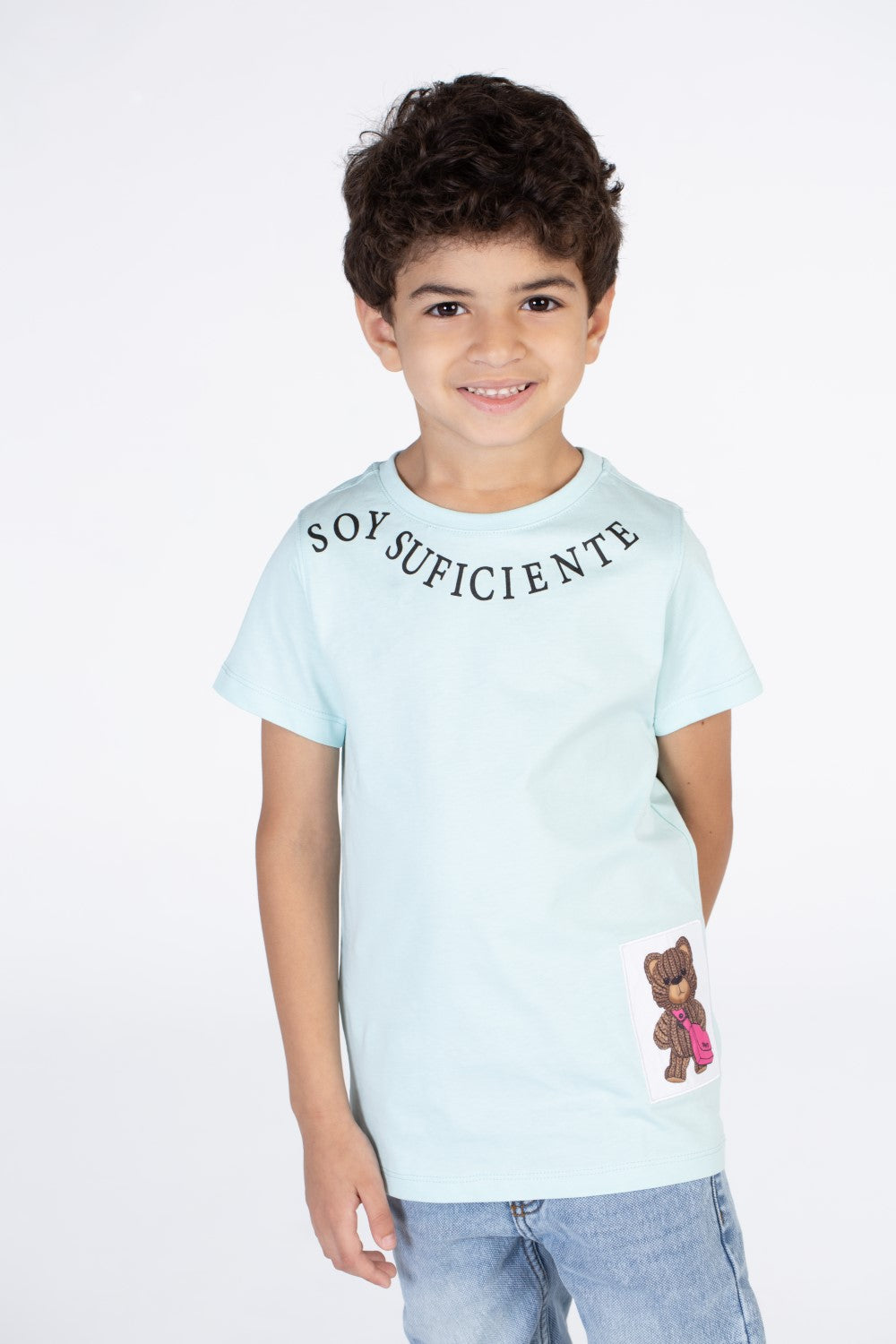 تيشيرت أولاد بياقة دائرية مطبوع بدائرة عند الرقبة ودب في الأسفل