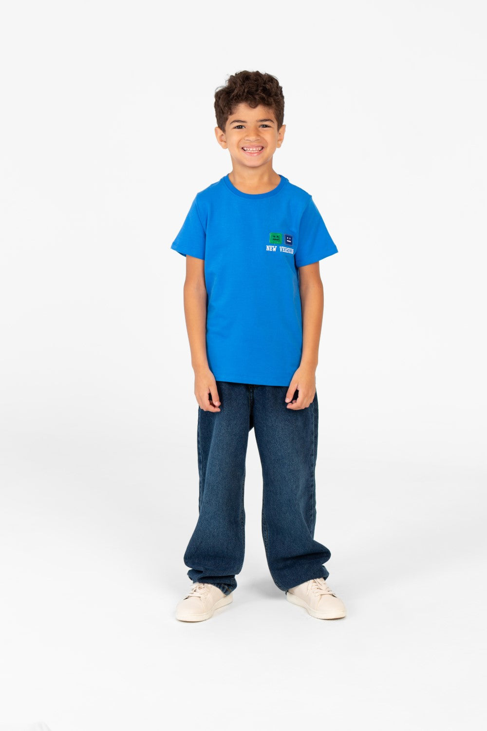 قميص نصف كم بطبعة وياقة دائرية للأولاد