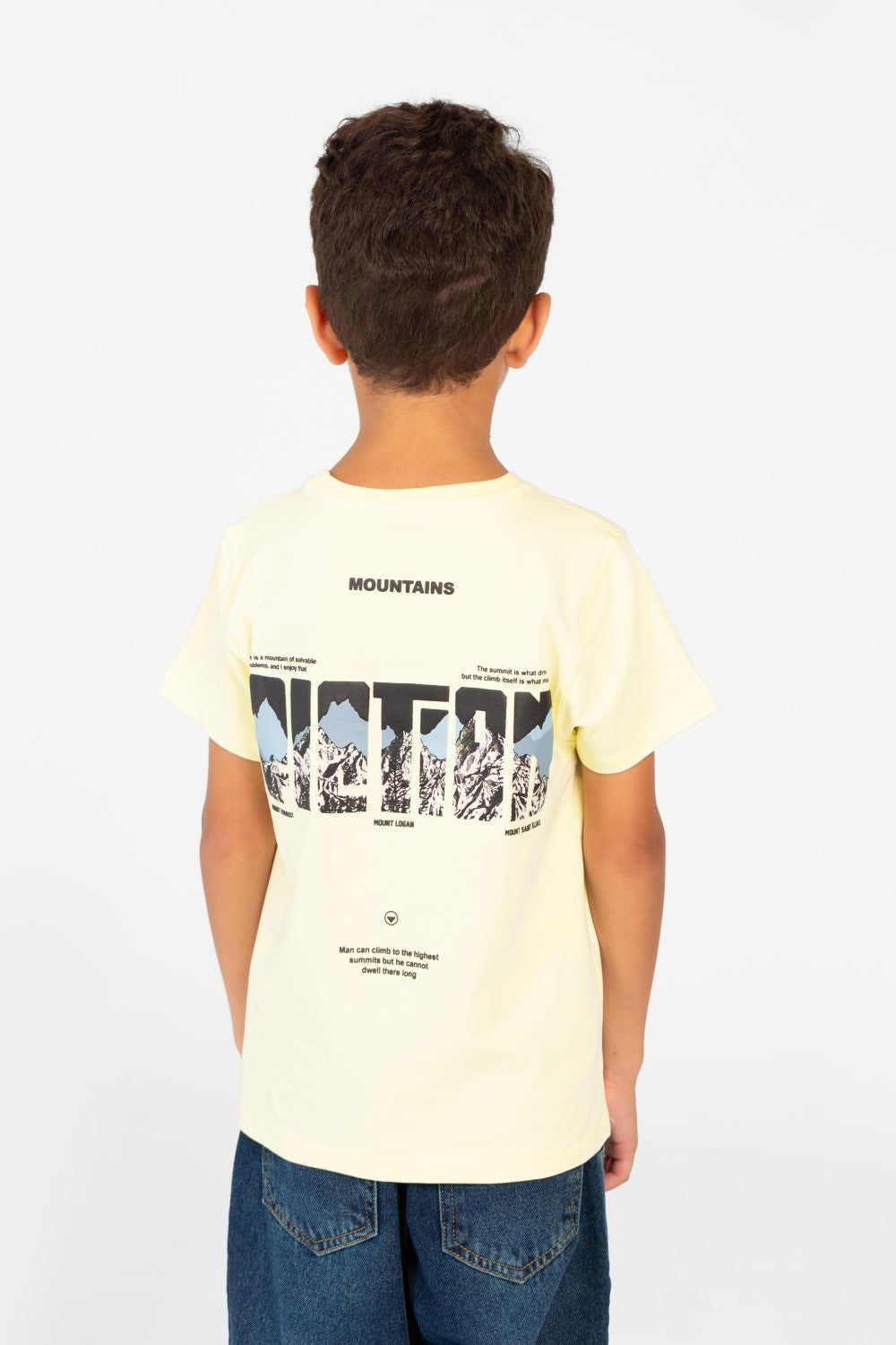 قميص بأكمام قصيرة للأولاد بطبعة على الظهر