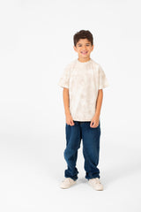 قميص بفتحة رقبة دائرية بأكمام قصيرة وطبعة، مقاس واسع للأولاد