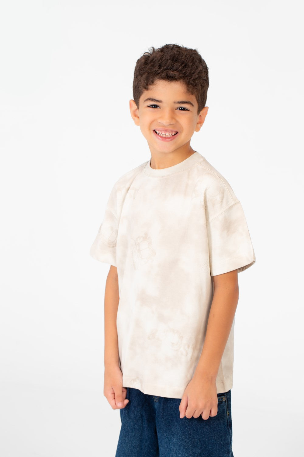 قميص بفتحة رقبة دائرية بأكمام قصيرة وطبعة، مقاس واسع للأولاد