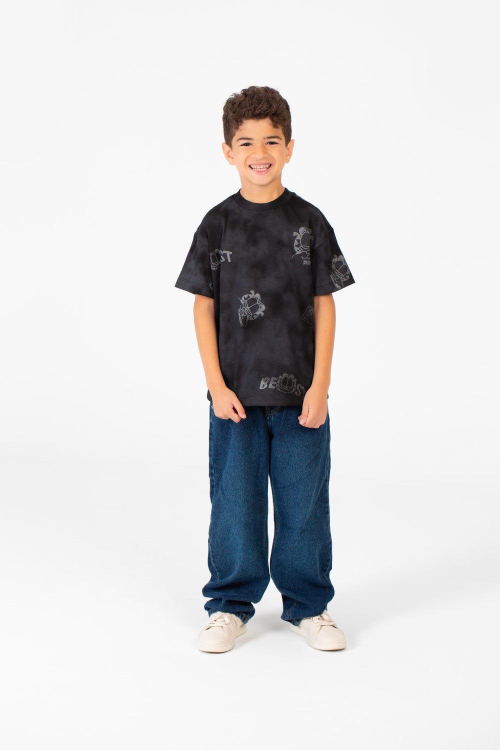 قميص بفتحة رقبة دائرية بأكمام قصيرة وطبعة، مقاس واسع للأولاد