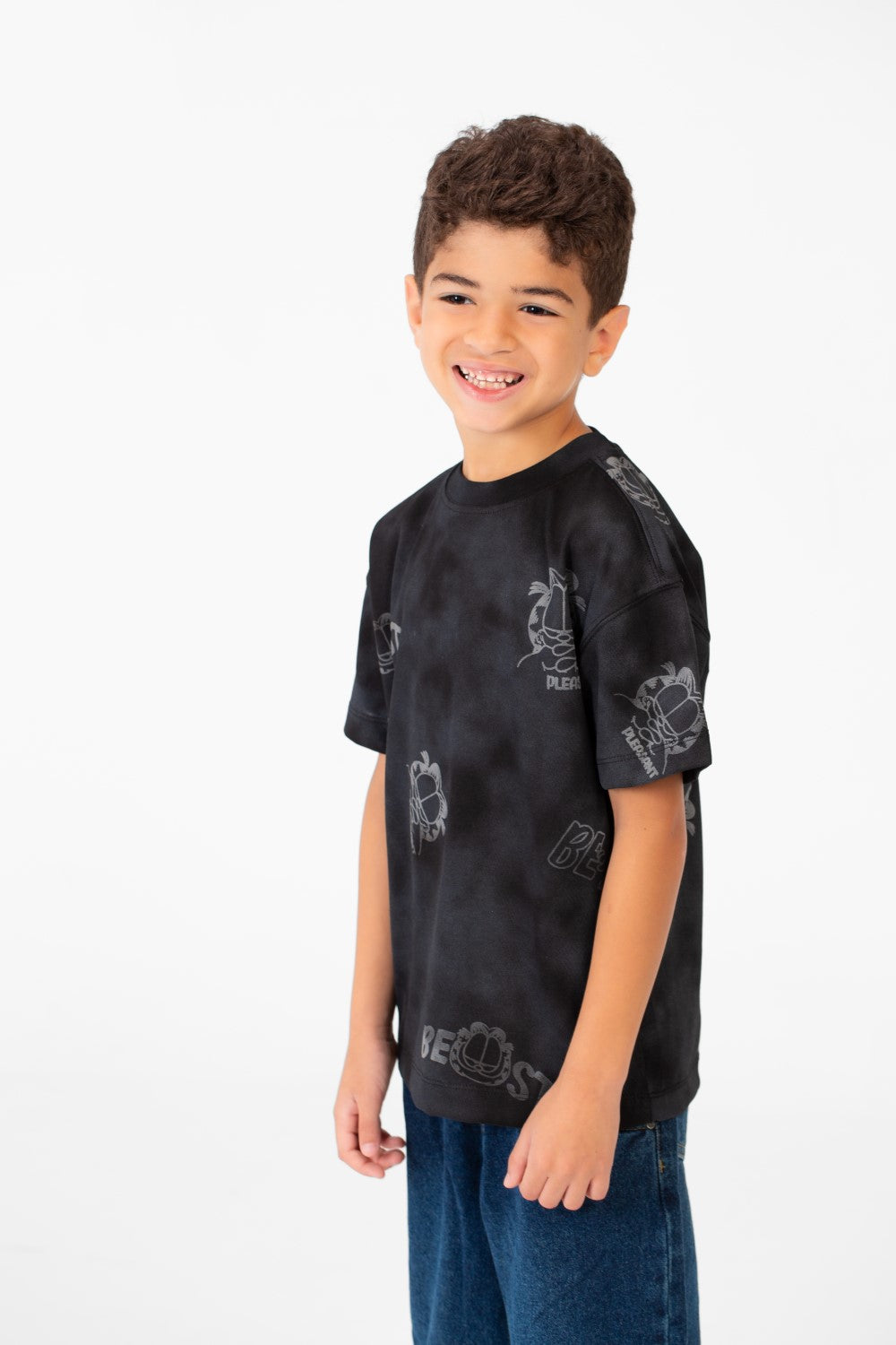 قميص بفتحة رقبة دائرية بأكمام قصيرة وطبعة، مقاس واسع للأولاد