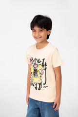 قميص بأكمام قصيرة وطبعة أمامية للصبيان