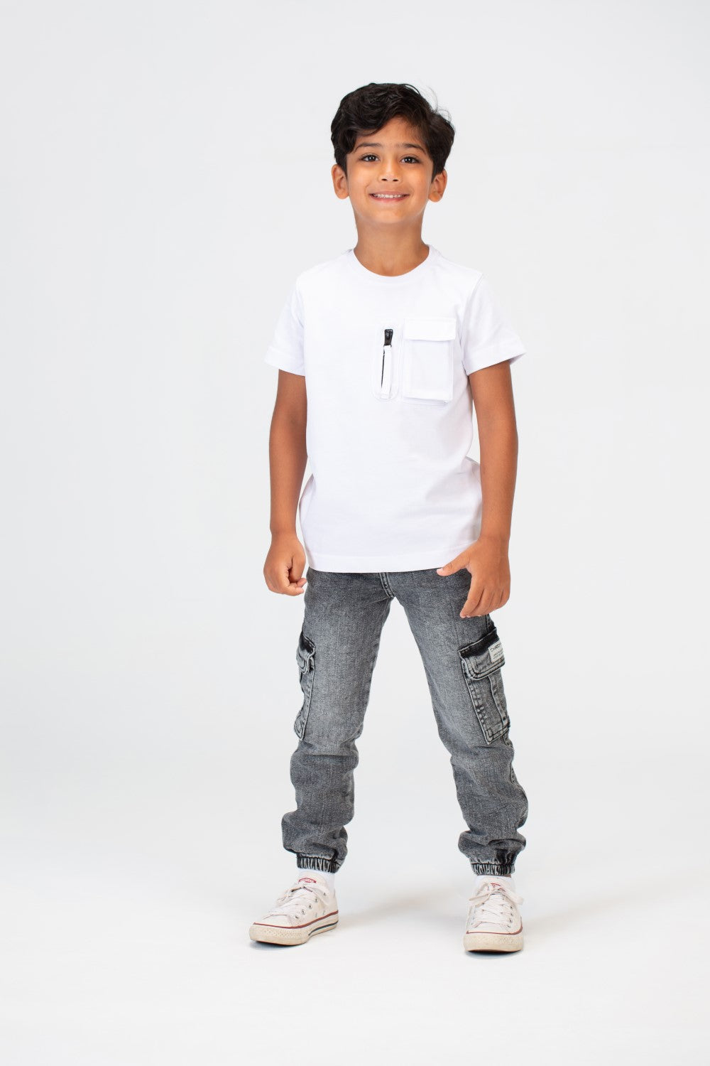 Boys Round Neck T-shirt With A Pocket And Zipper On The Front