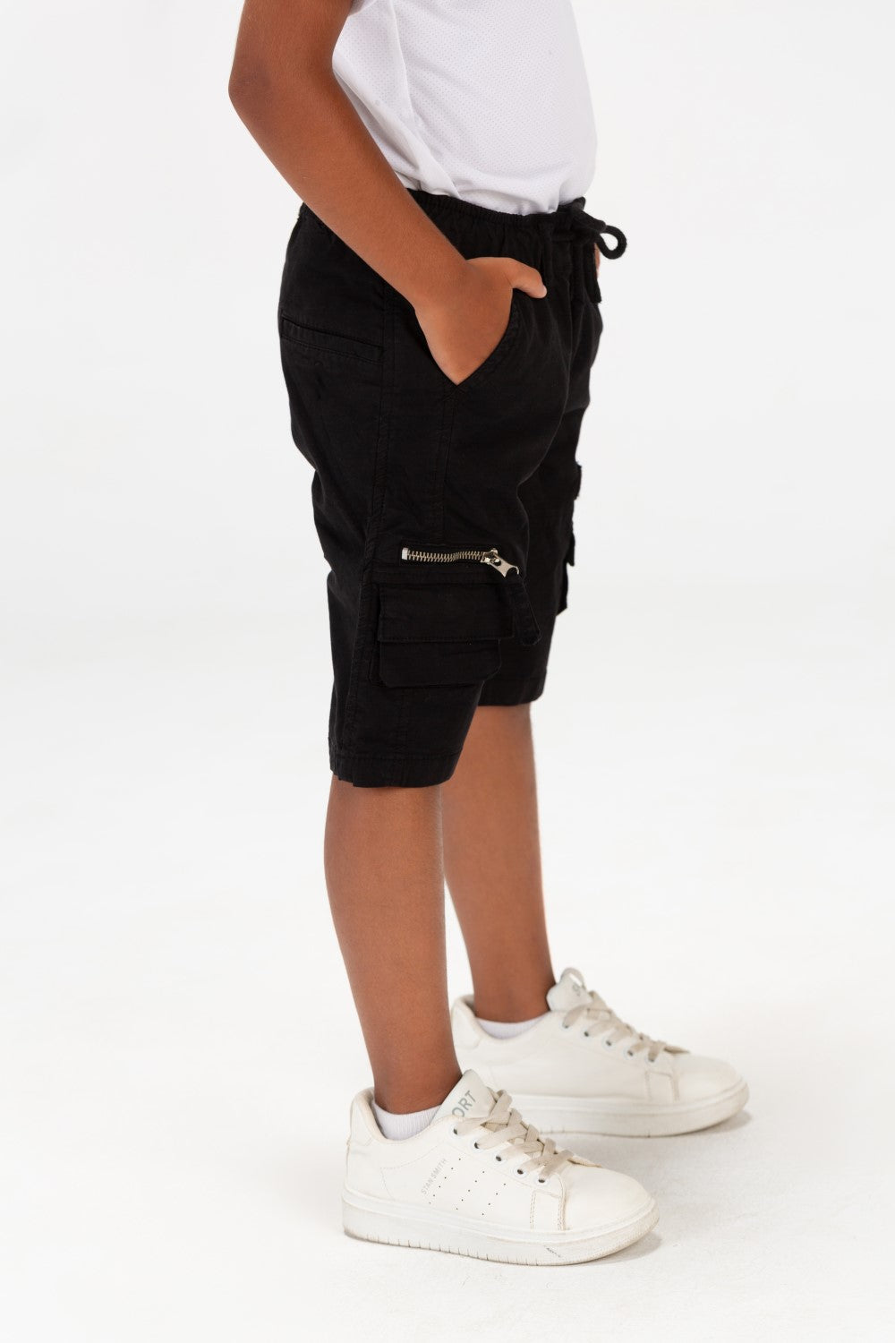 شورتات غاباردين للأولاد مع حزام خصر مطاطي وجيوب جانبية بسحّاب