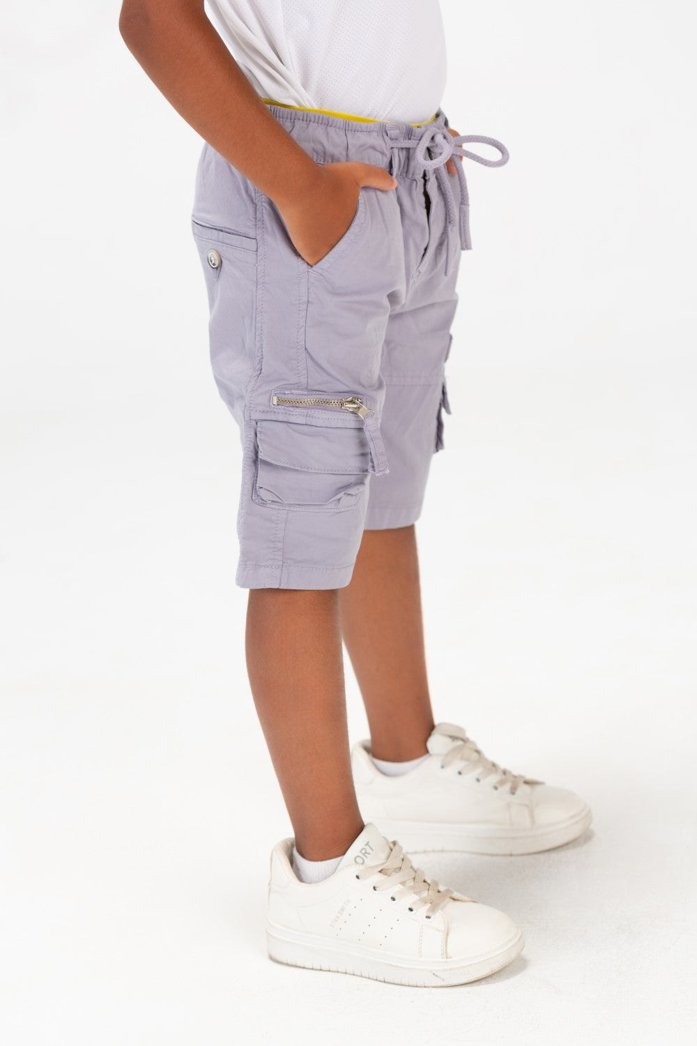 شورتات غاباردين للأولاد مع حزام خصر مطاطي وجيوب جانبية بسحّاب