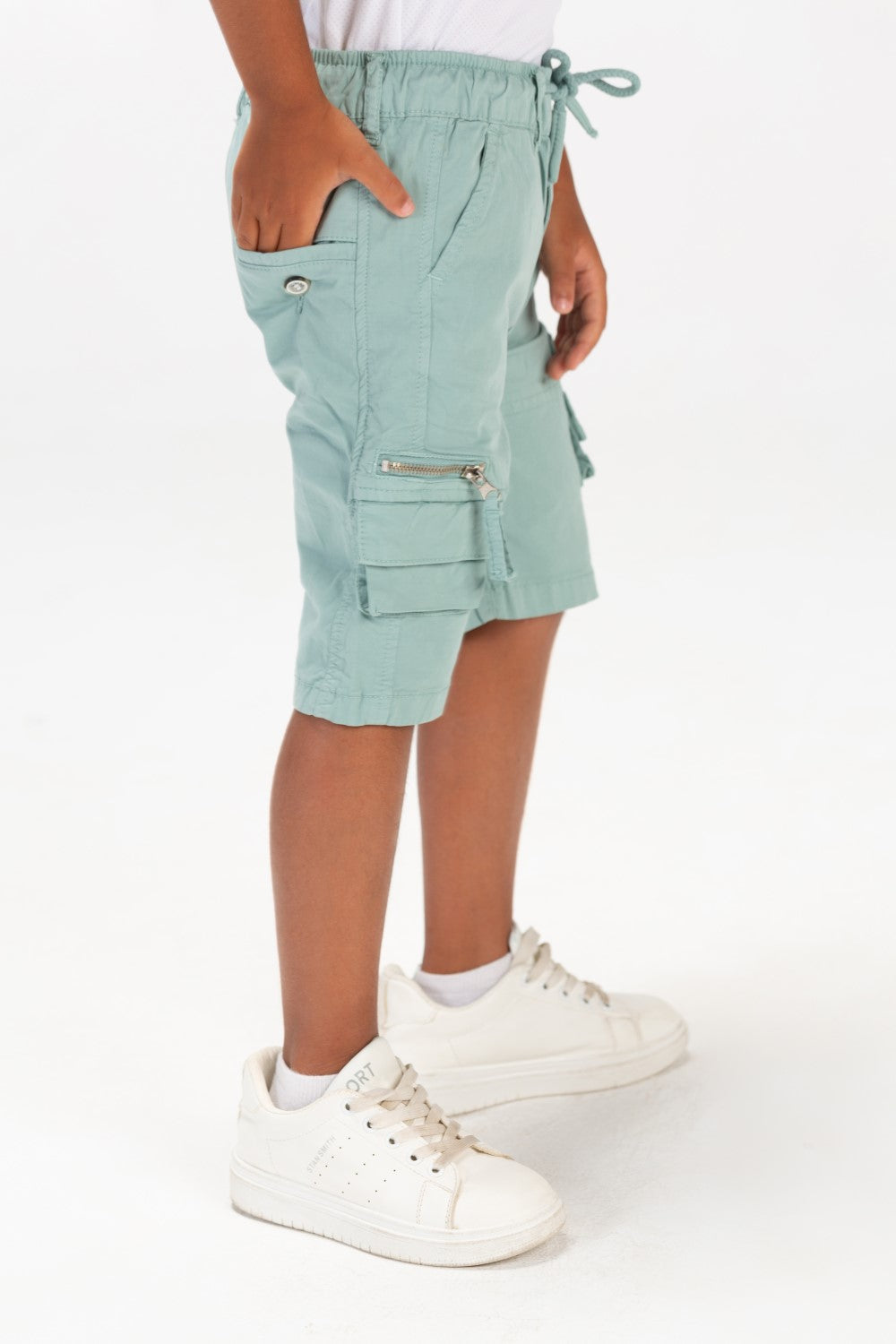 شورتات غاباردين للأولاد مع حزام خصر مطاطي وجيوب جانبية بسحّاب