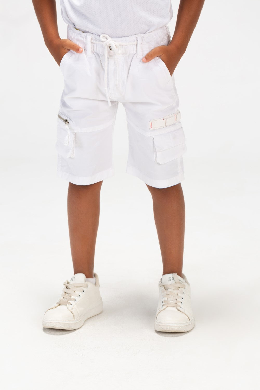 شورتات غاباردين للأولاد مع حزام خصر مطاطي وجيوب جانبية بسحّاب