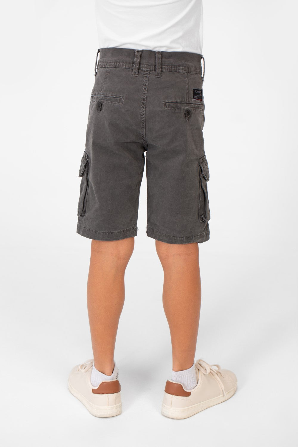 شورت أساسي بجيب جانبي من قماش الجاباردين للبنين مصنوع من خامة عالية الجودة