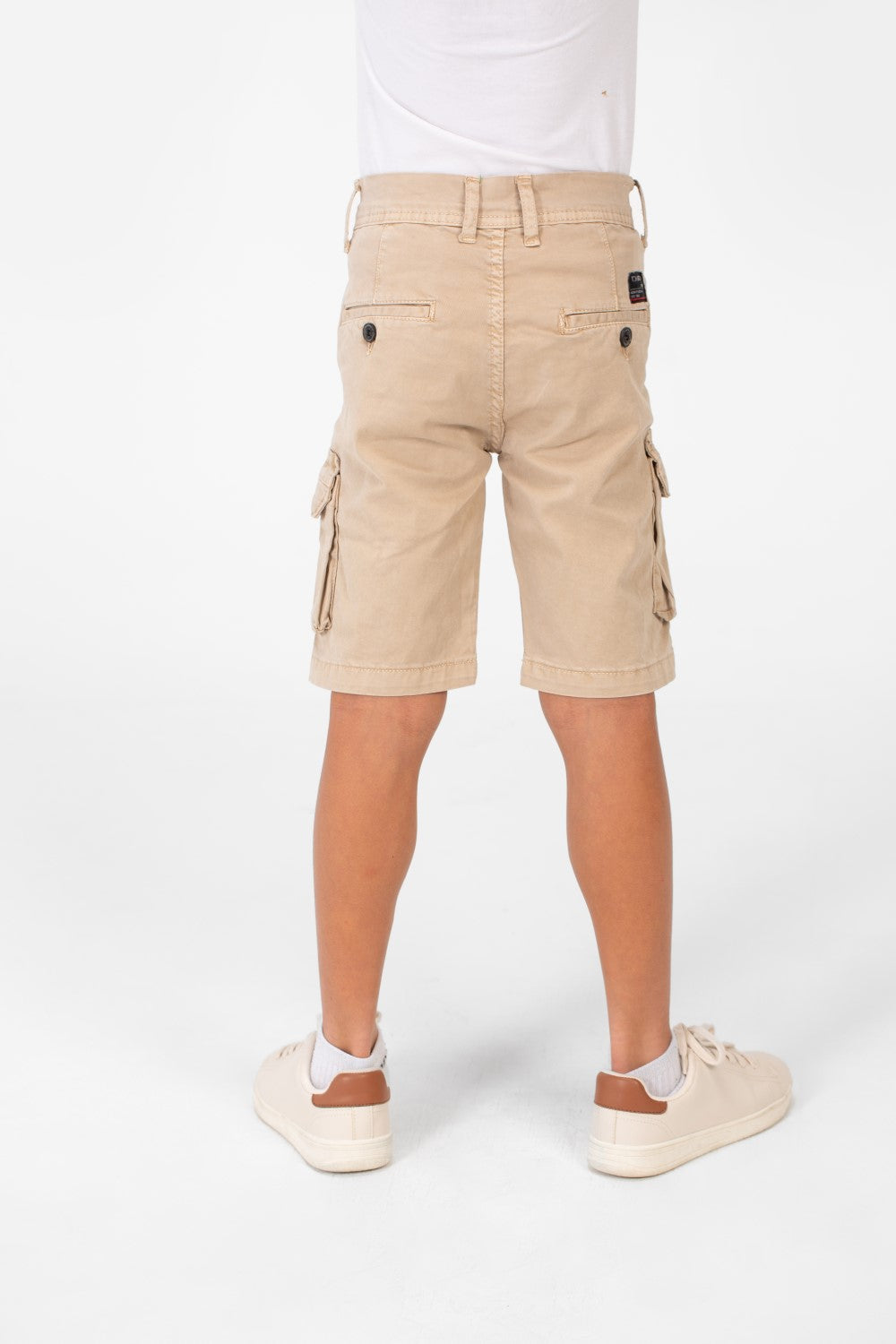 شورت أساسي بجيب جانبي من قماش الجاباردين للبنين مصنوع من خامة عالية الجودة