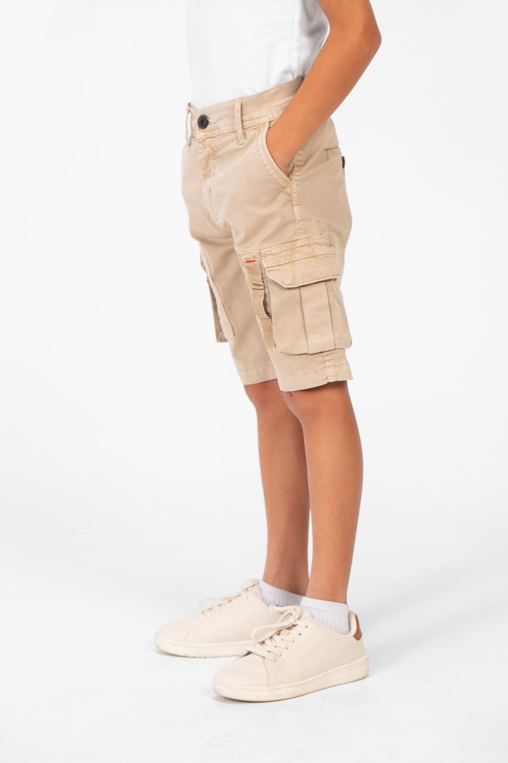 شورت أساسي بجيب جانبي من قماش الجاباردين للبنين مصنوع من خامة عالية الجودة