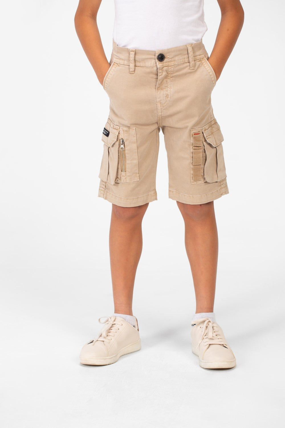 شورت أساسي بجيب جانبي من قماش الجاباردين للبنين مصنوع من خامة عالية الجودة