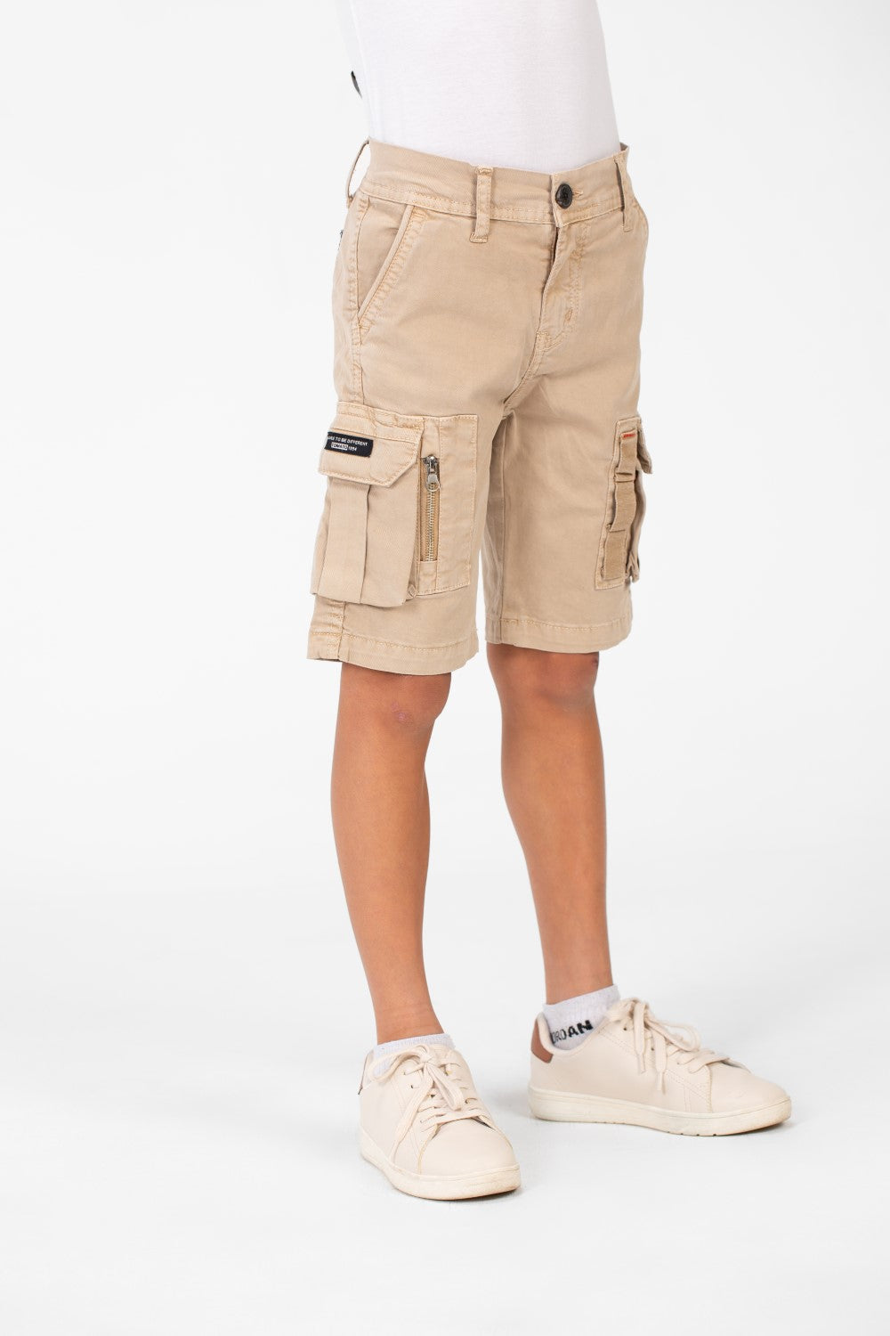 شورت أساسي بجيب جانبي من قماش الجاباردين للبنين مصنوع من خامة عالية الجودة