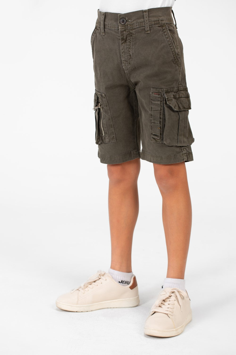 شورت أساسي بجيب جانبي من قماش الجاباردين للبنين مصنوع من خامة عالية الجودة