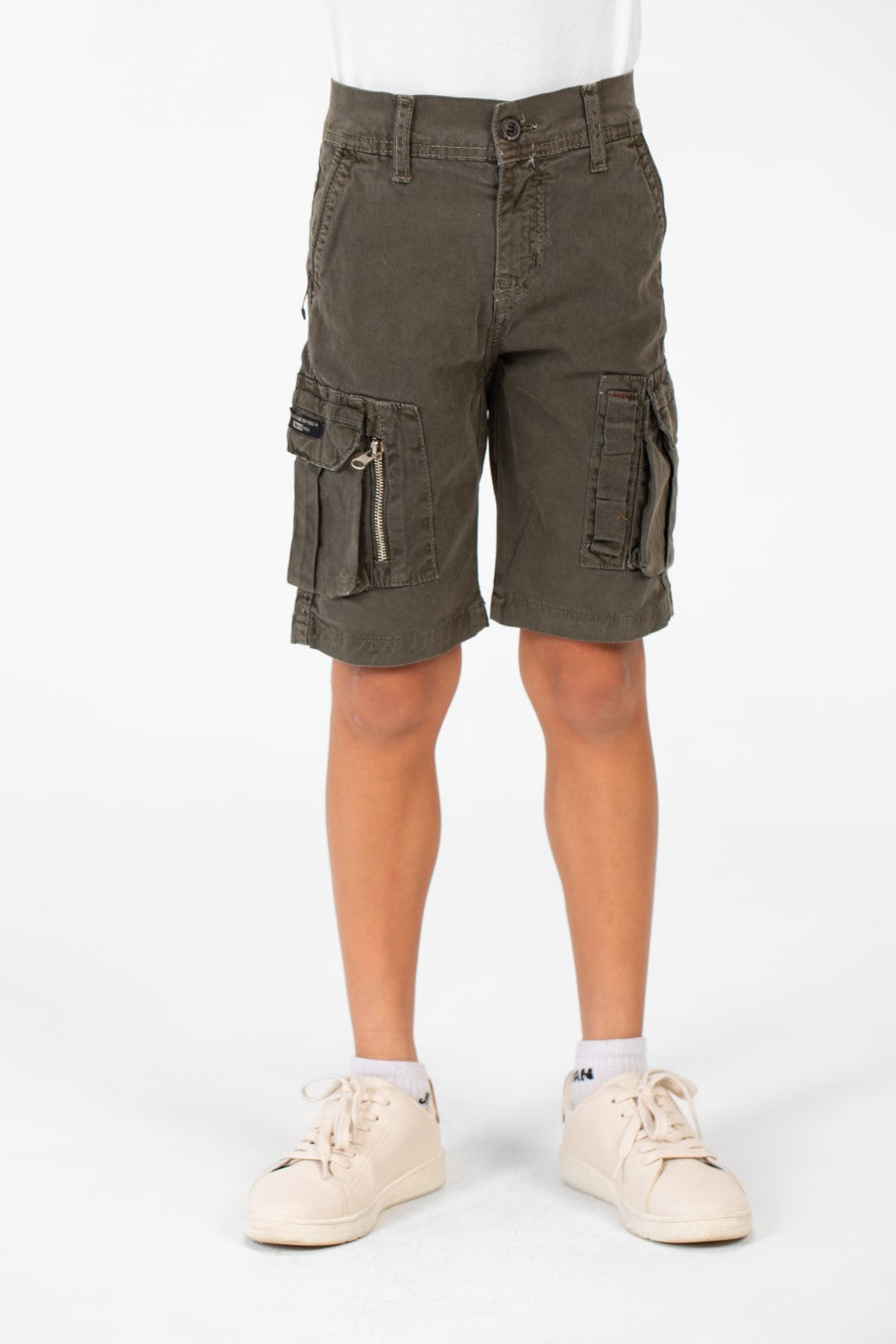 شورت أساسي بجيب جانبي من قماش الجاباردين للبنين مصنوع من خامة عالية الجودة