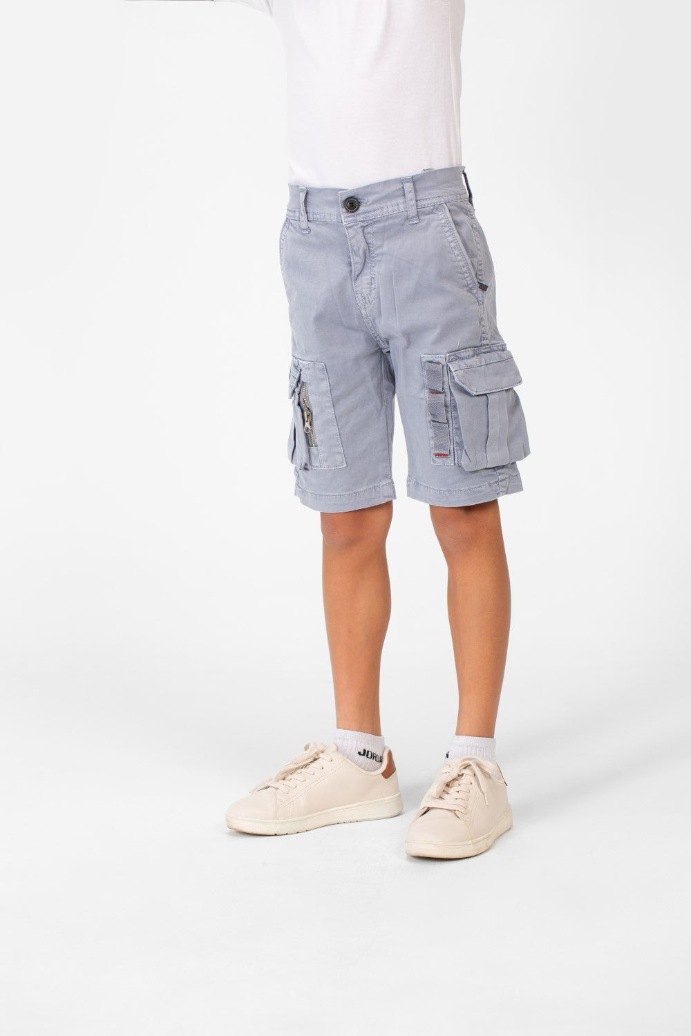 شورت أساسي بجيب جانبي من قماش الجاباردين للبنين مصنوع من خامة عالية الجودة