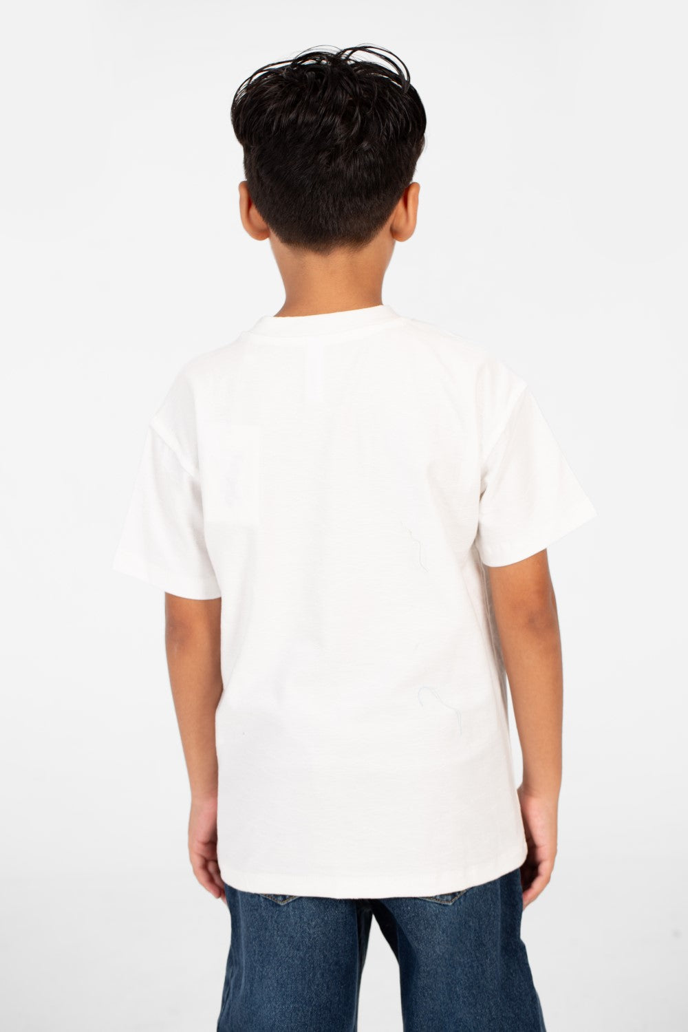 قميص صبي بأكمام قصيرة وياقة دائرية بألوان أساسية يومية