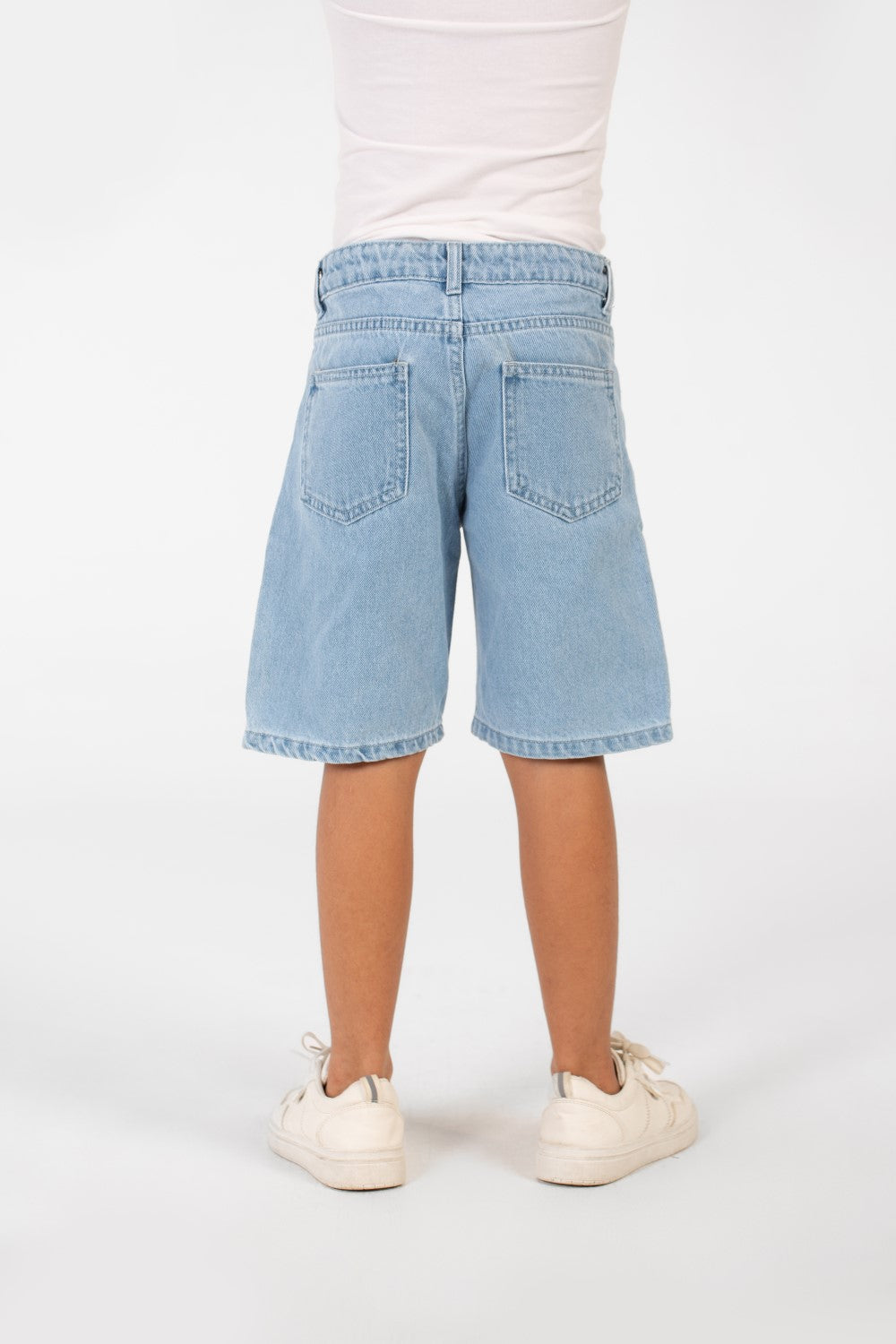 شورت دنيم صيفي للصبي بطبعة عصرية وجيوب