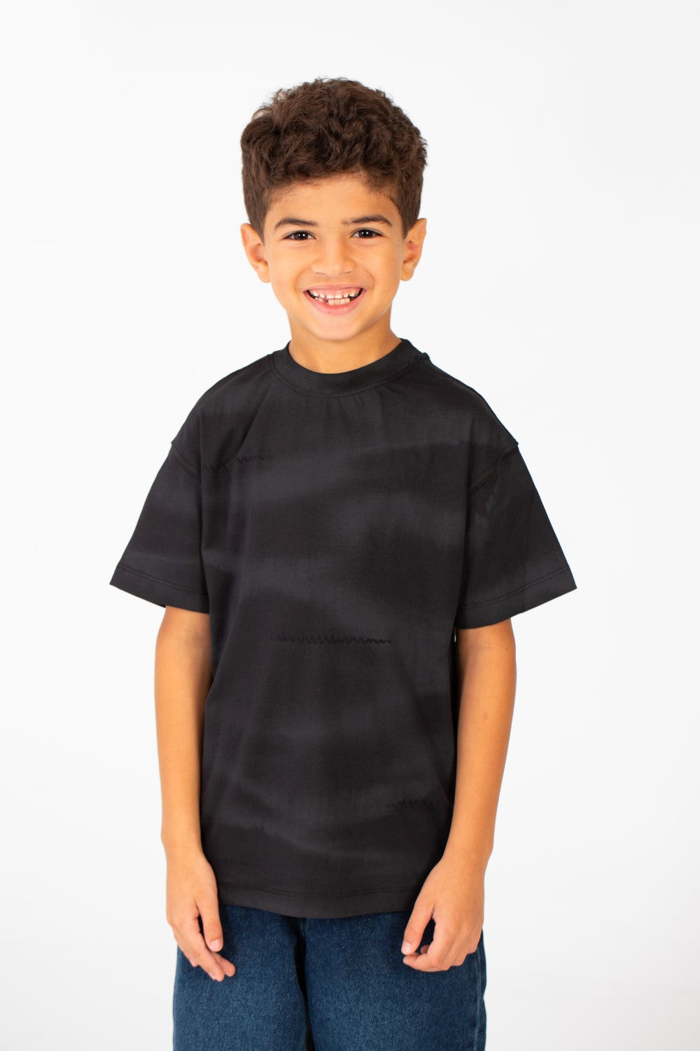 قميص بكم نصف بألوان متدرجة للولد برقبة دائرية وقصة عادية