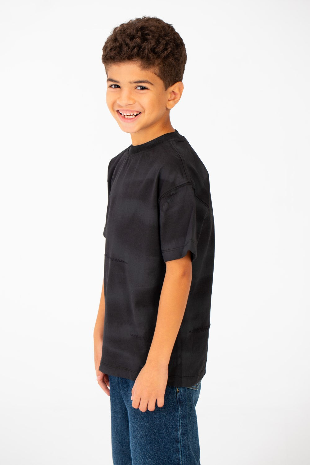 قميص بكم نصف بألوان متدرجة للولد برقبة دائرية وقصة عادية