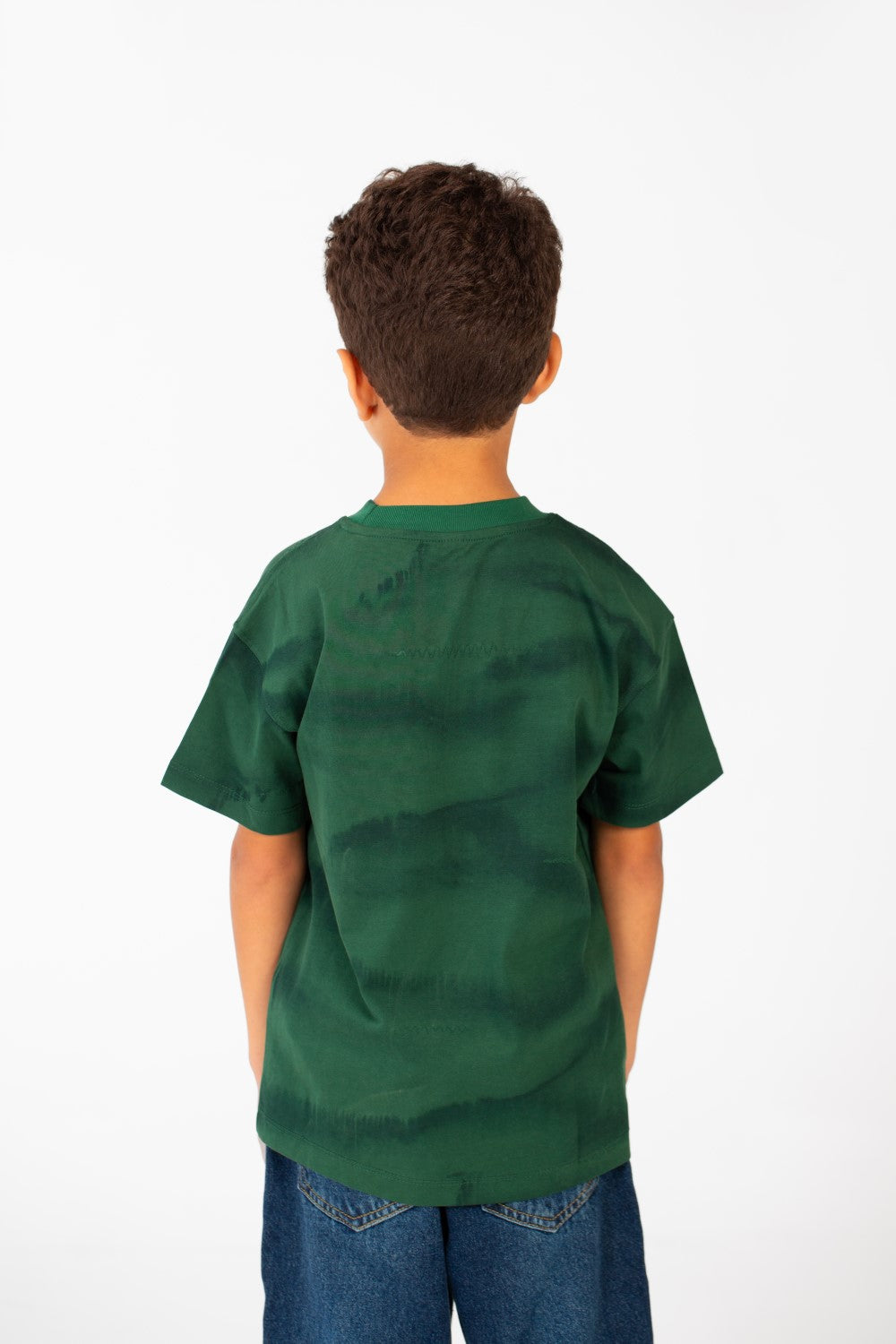 قميص بكم نصف بألوان متدرجة للولد برقبة دائرية وقصة عادية