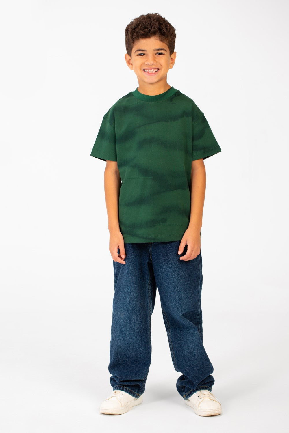 قميص بكم نصف بألوان متدرجة للولد برقبة دائرية وقصة عادية