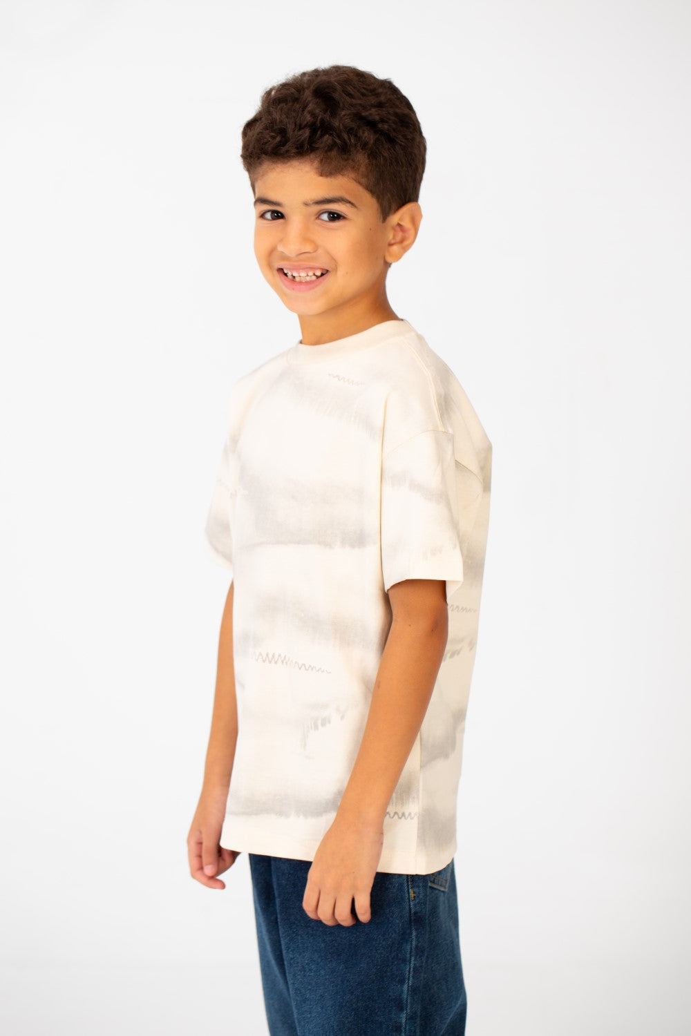 قميص بكم نصف بألوان متدرجة للولد برقبة دائرية وقصة عادية